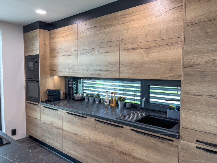 Čištění kuchyně: Jaké materiály jsou nejvíce bezúdržbové?