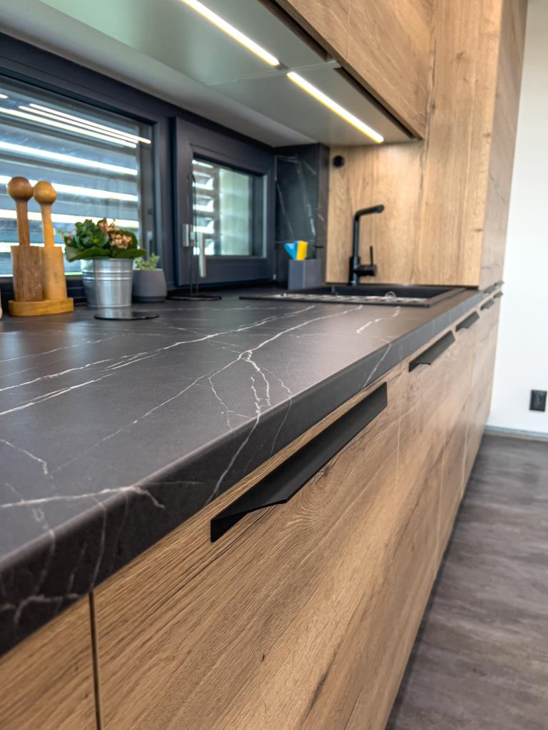 Či&scaron;těn&iacute; kuchyně: Jak&eacute; materi&aacute;ly jsou nejv&iacute;ce bez&uacute;držbov&eacute;?